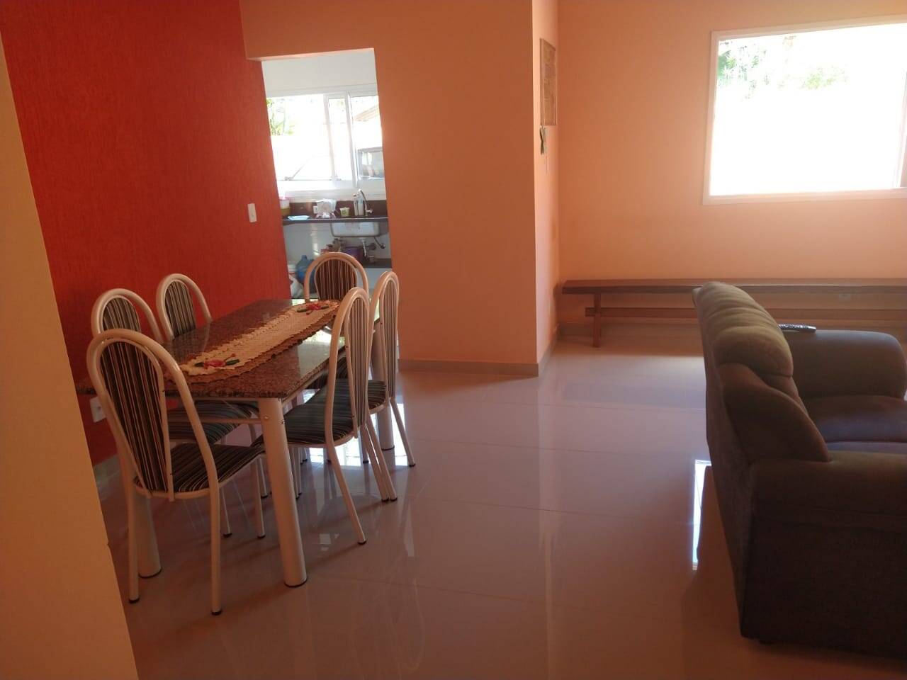 Casa à venda com 3 quartos, 200m² - Foto 1