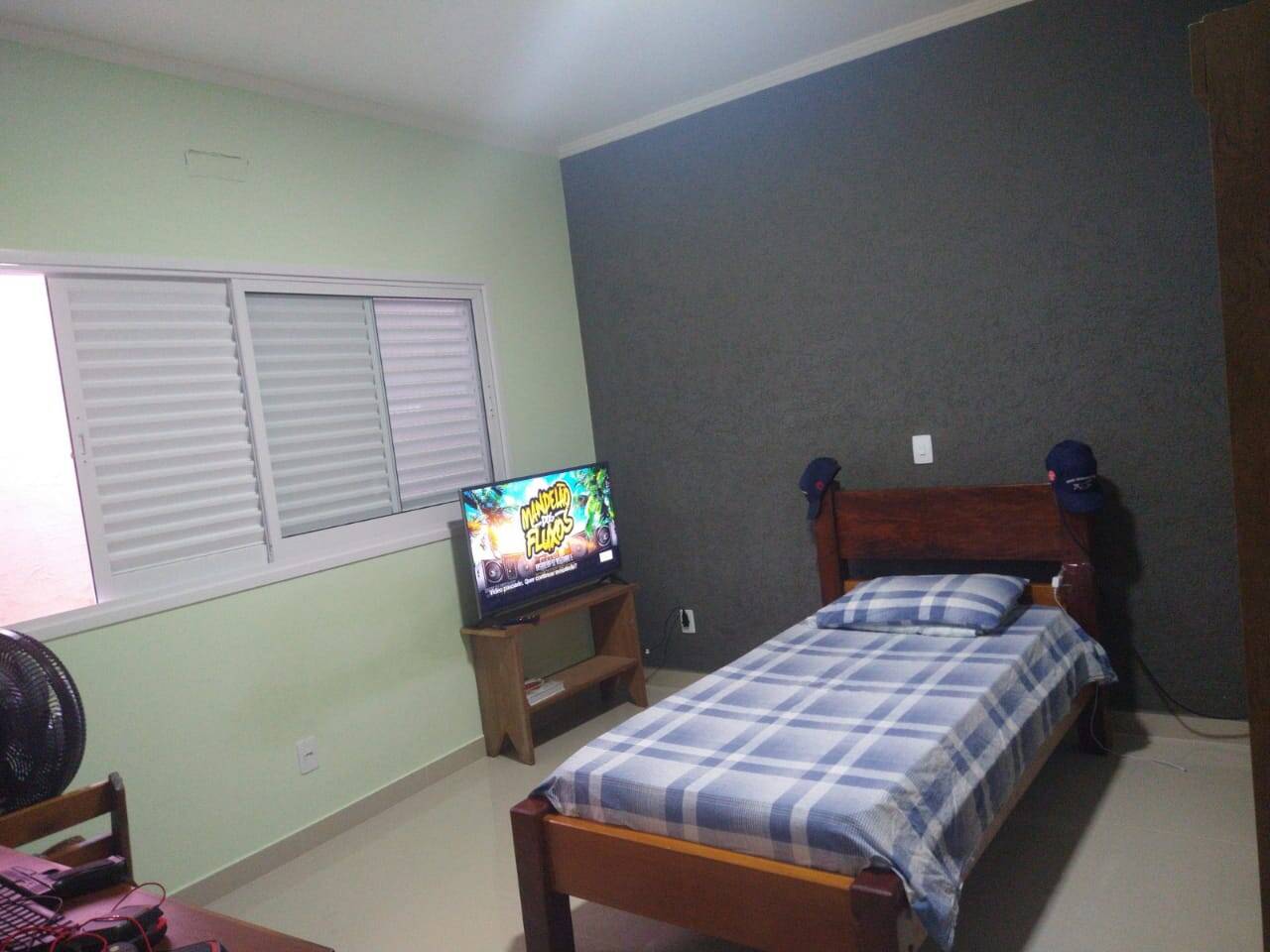 Casa à venda com 3 quartos, 200m² - Foto 2