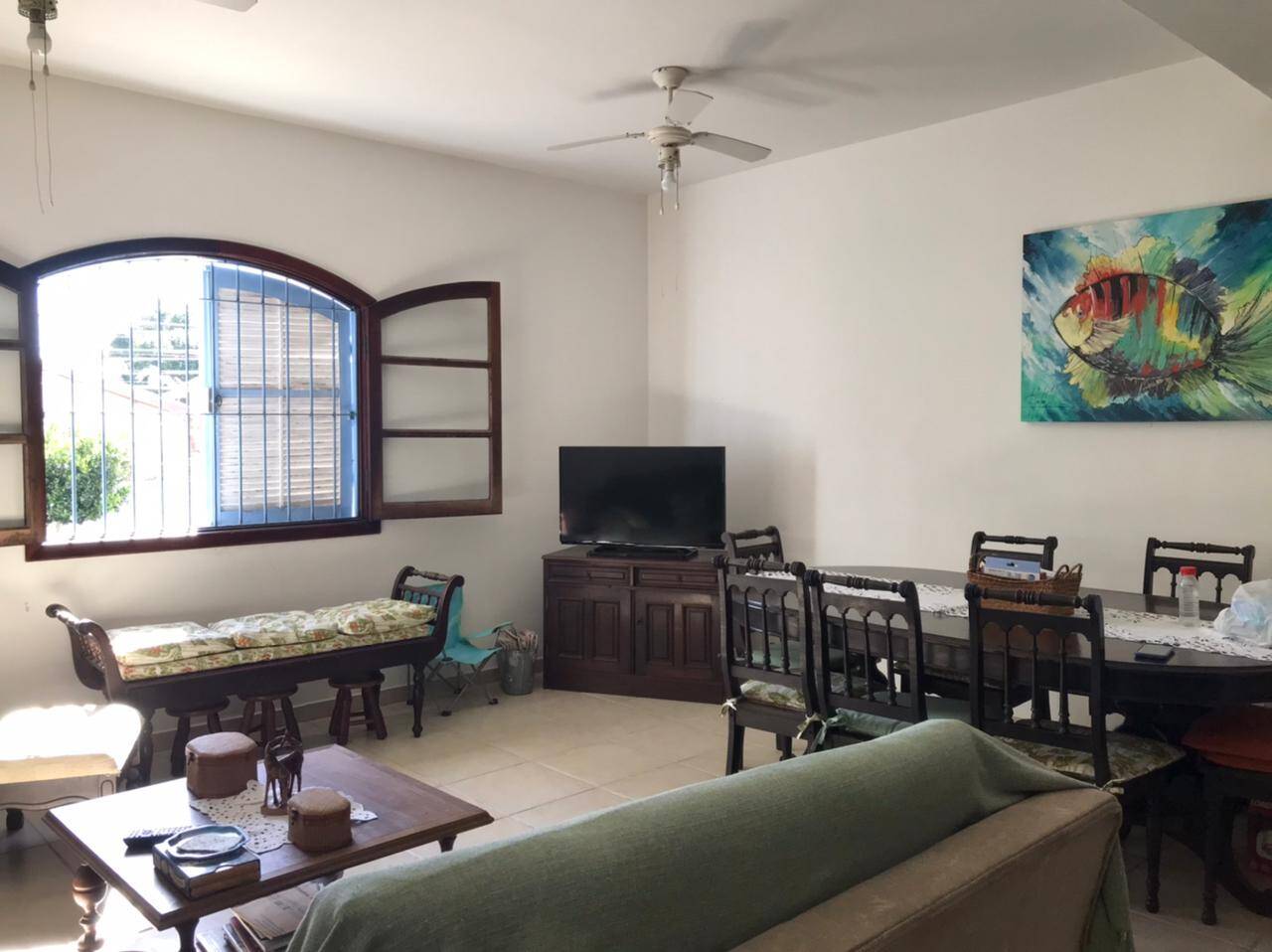 Casa à venda com 4 quartos, 198m² - Foto 1