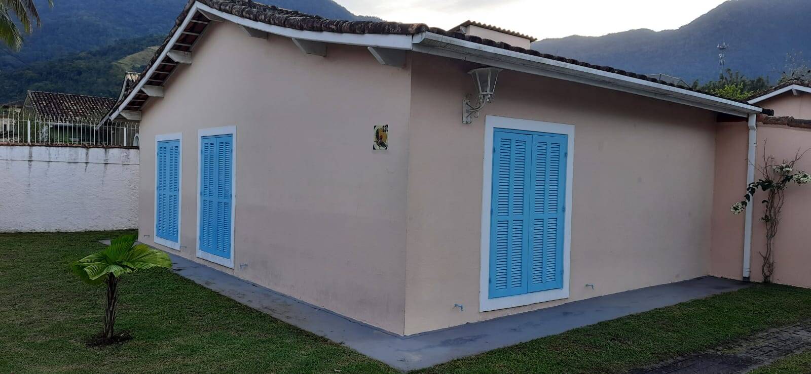 Casa à venda com 5 quartos, 180m² - Foto 2